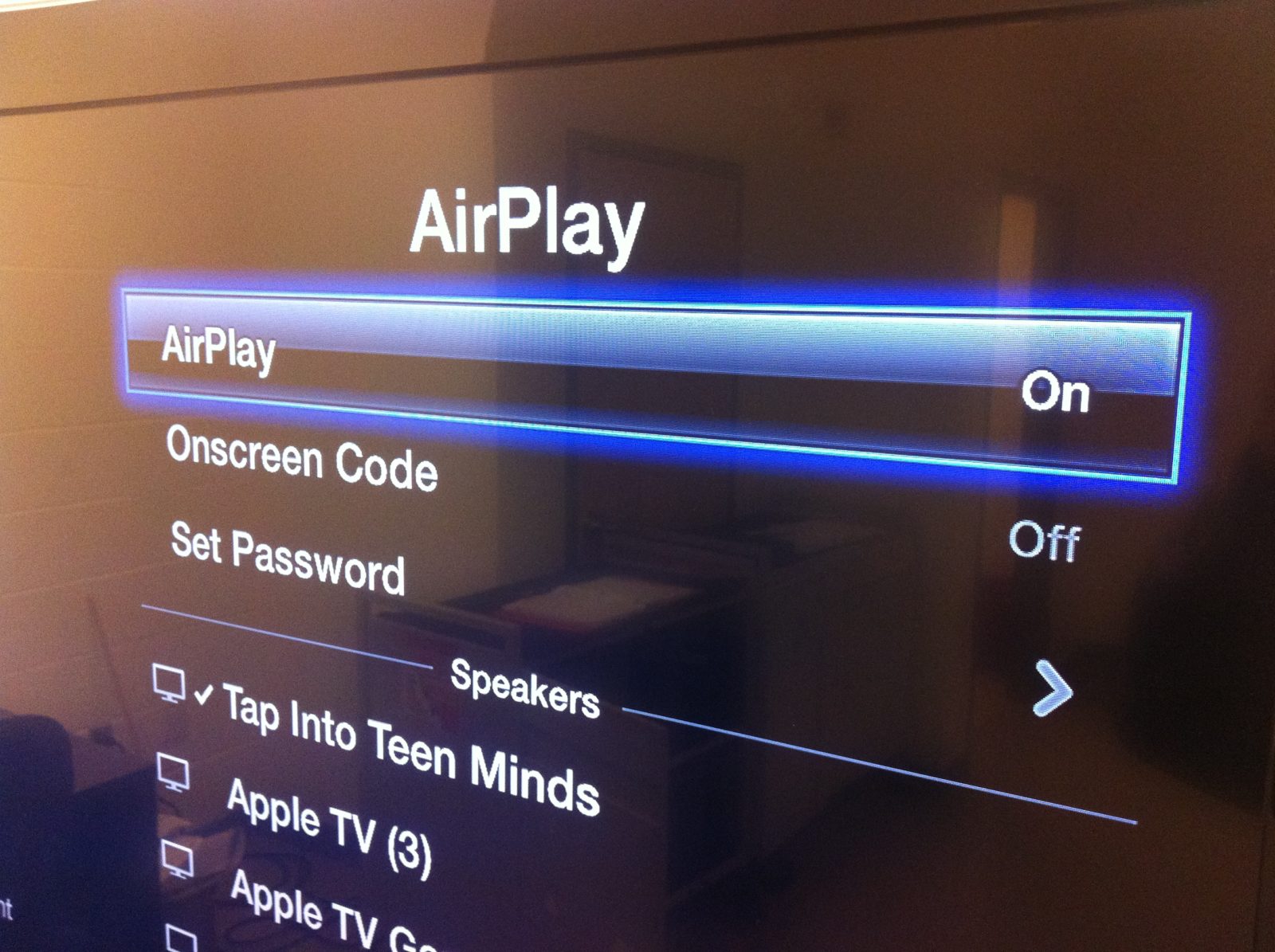 Телевизор xiaomi мигает. Apple TV меню. Apple TV 3 меню. Airplay на телевизоре Samsung. Apple TV главное меню.